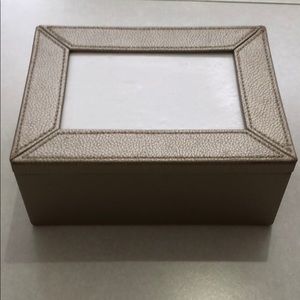 Box with picture option